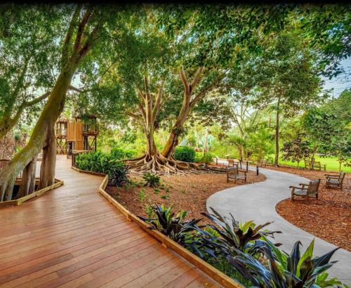 Park East House | Comfortable Stay Near Golf Attractions Rm3 shared home