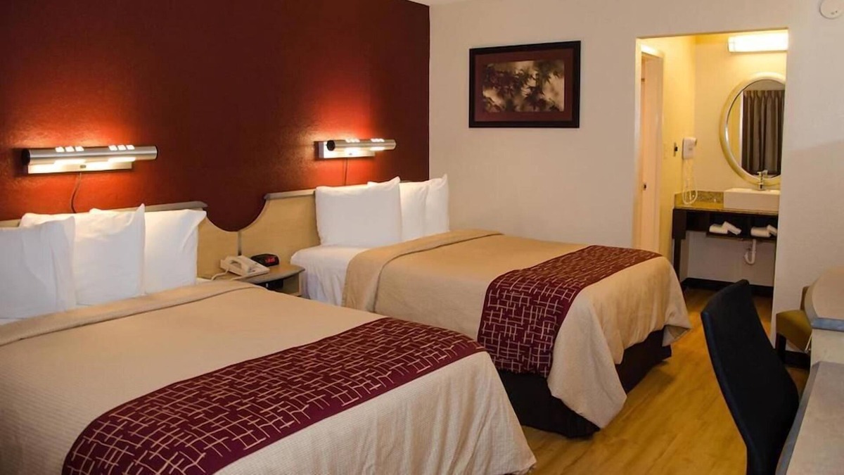 Williamsburg House | Comfortable Stay, Superb Location! Pet-Friendly, Free Parking!