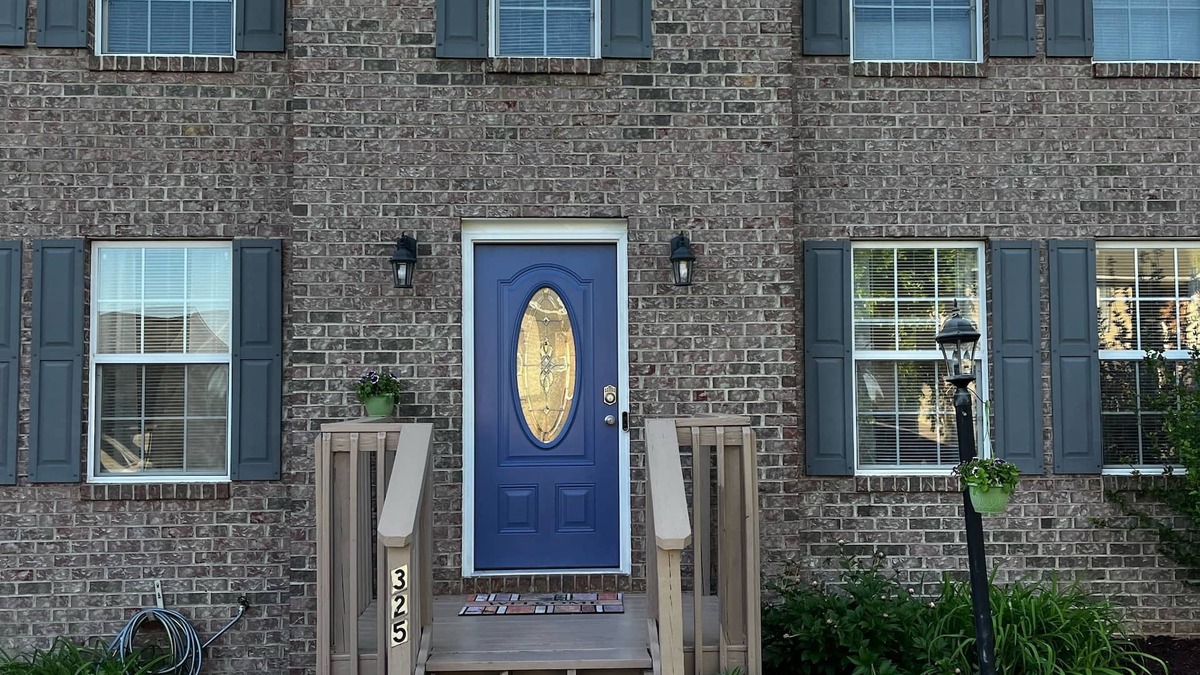 Christiansburg House | Comfortable stay for your family, friends and/or groups of 8 people.