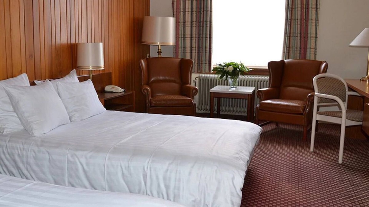 Brielle Hotel | Comfortable Stay with Breakfast and Parking Near Brielle’s Old Town!