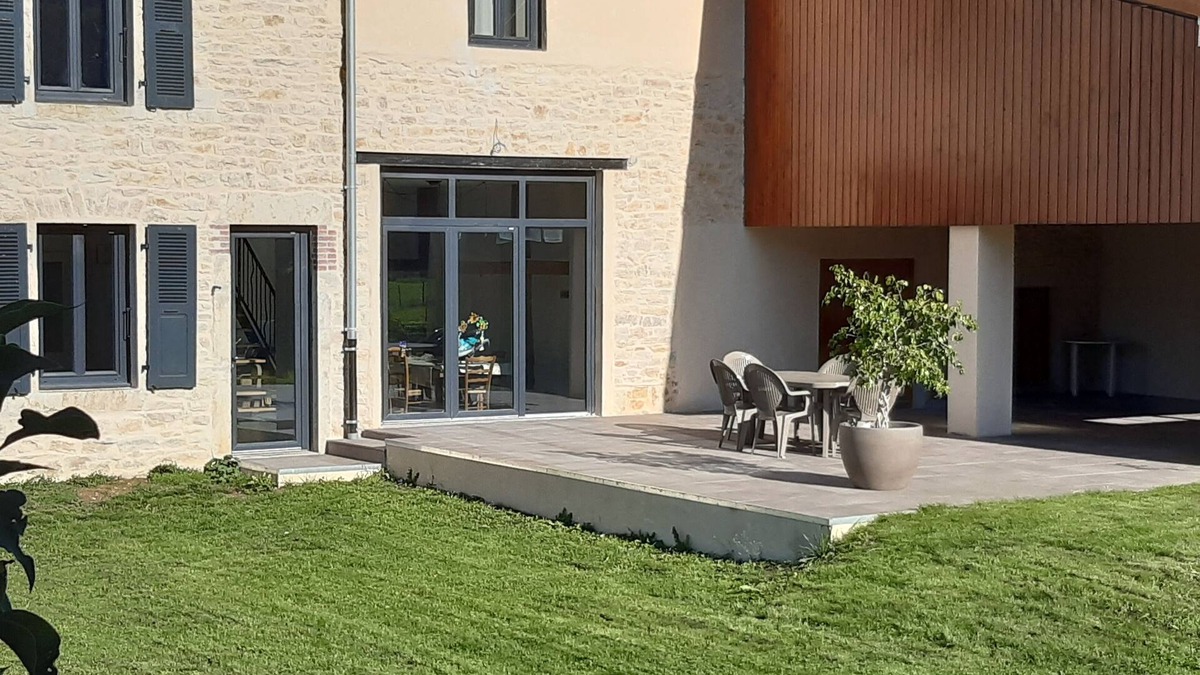 Ceignes House | Comfortable stone house 180m2 in the countryside between lakes and mountains