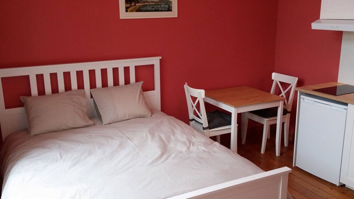 Etterbeek Apartment | Comfortable studio 10-15 min by metro to City Centre & university