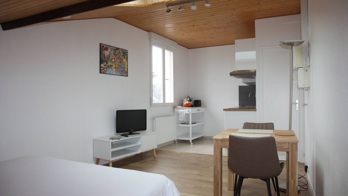 Pont Rousseau Apartment | Comfortable studio (21 m²) near Nantes