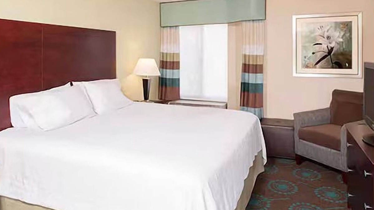 South Bend Hotel | Comfortable Suite w/Indoor Pool Access & Complimentary Hot Breakfast