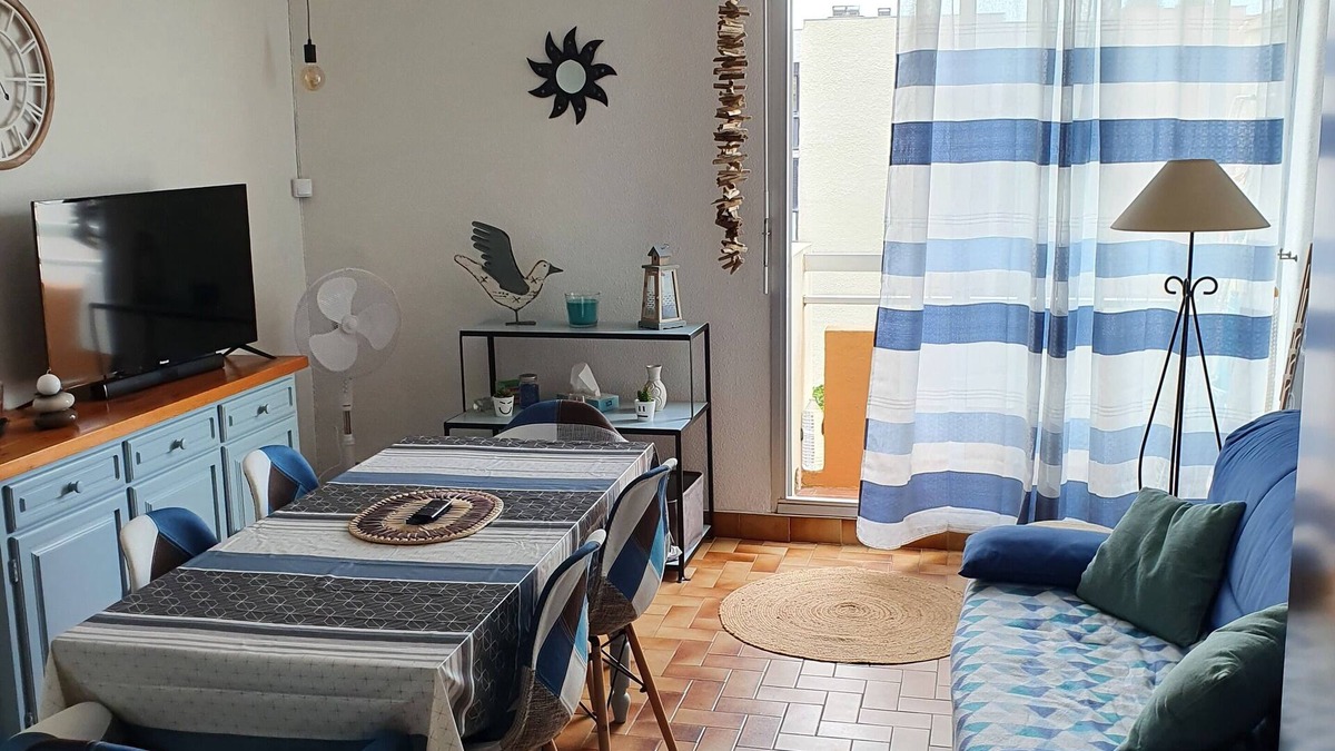 Port-la-Nouvelle Apartment | Comfortable T2 bis apartment 200 m from the beach.
