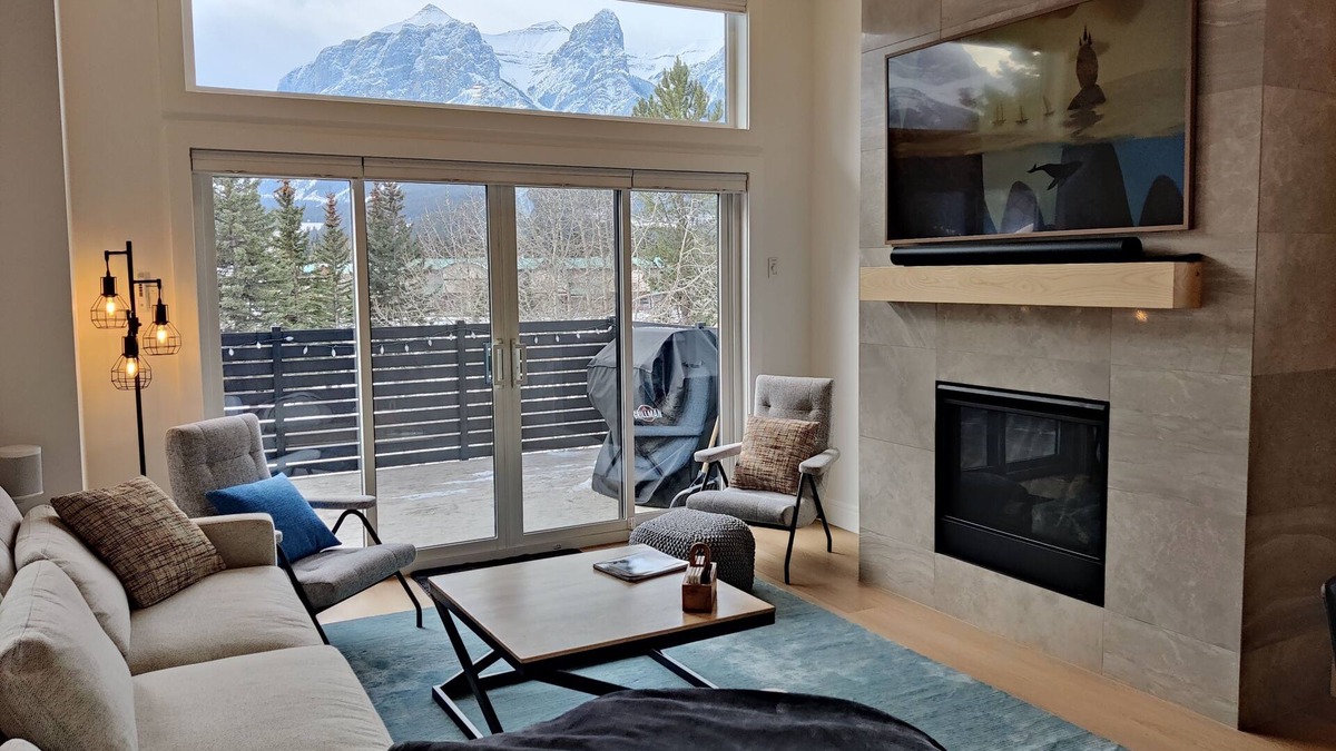 Teepee Town Ski Chalet | Comfortable Townhome w/Stunning Views, 4 bdrms, Deck, & Fireplace