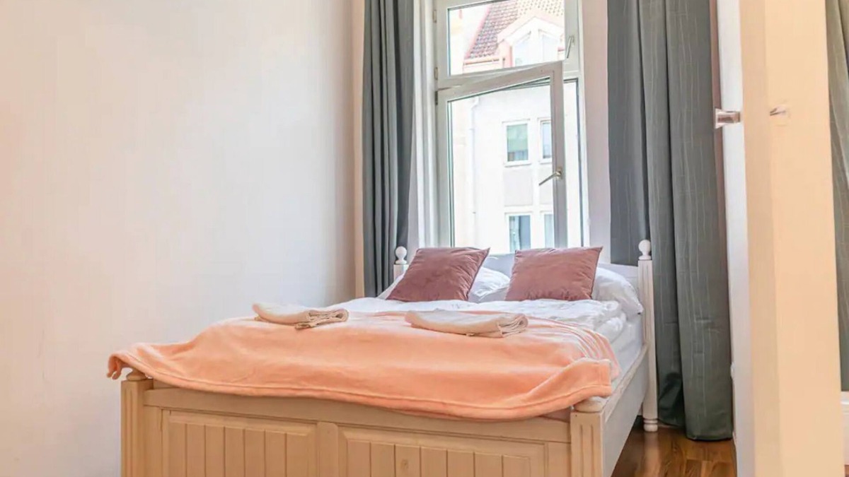 Penzing Apartment | Comfortable Urban Apartment: 2BR Prime Location