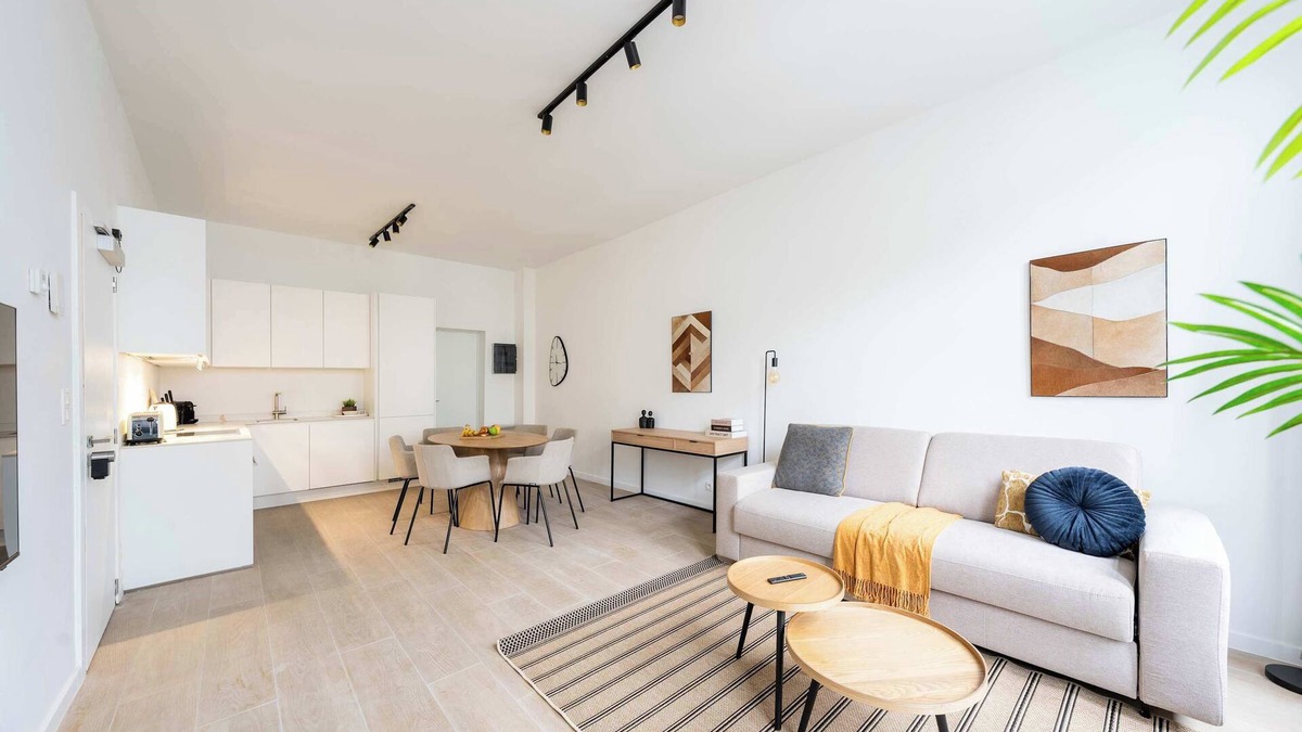 South Antwerp Apartment | Comfortable Urban Retreat for 6 in Central Antwerp