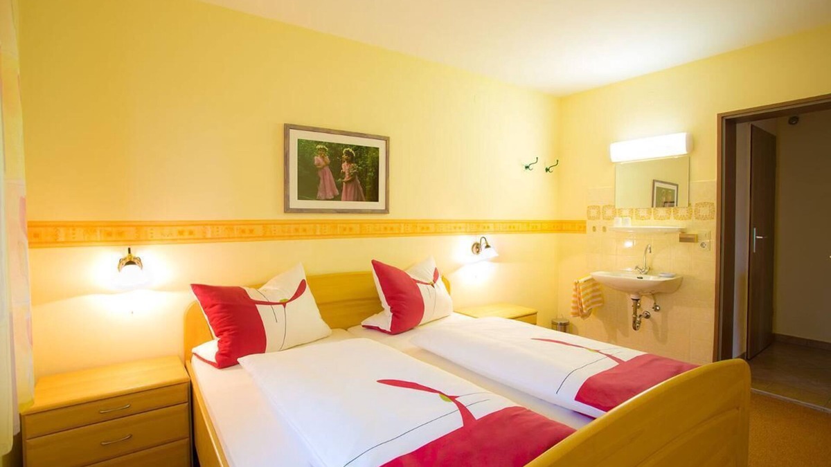 Habischried Apartment | Comfortable vacation apartment with 2 separate bedrooms for up to 4 people