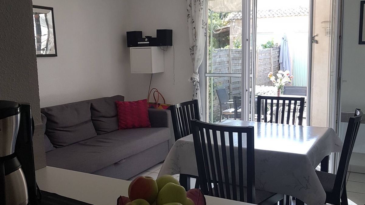 Eyguieres House | Comfortable vacation home in a new complex (built in 2000) with a pool