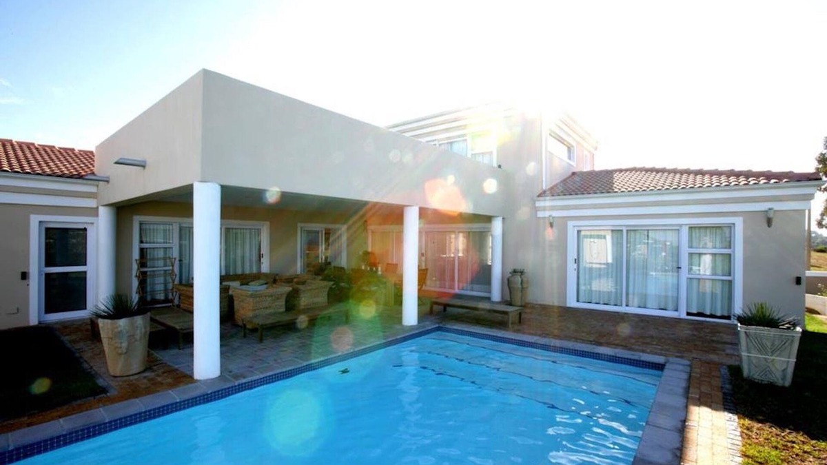 Heldervue House | Comfortable vacation home in Somerset West/South Africa for 6 people, with pool.
