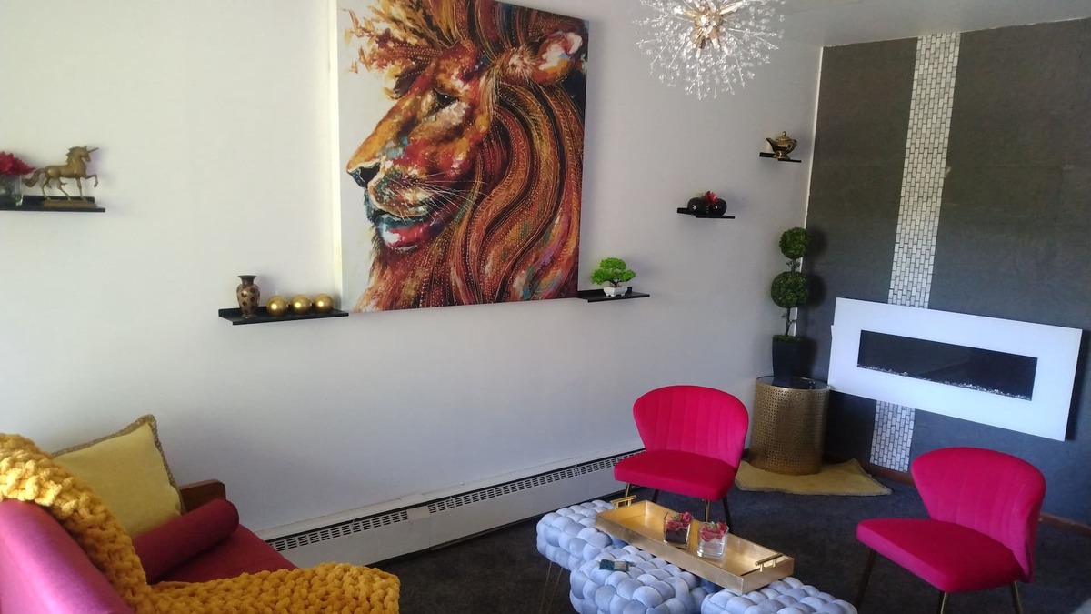 Lansing Condo | Comfortable vibrant condo. 15 minutes to Chicago