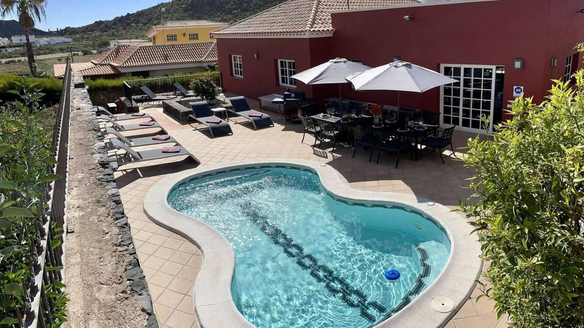 Buzanada Villa | Comfortable Villa 10 minutes from main resorts.