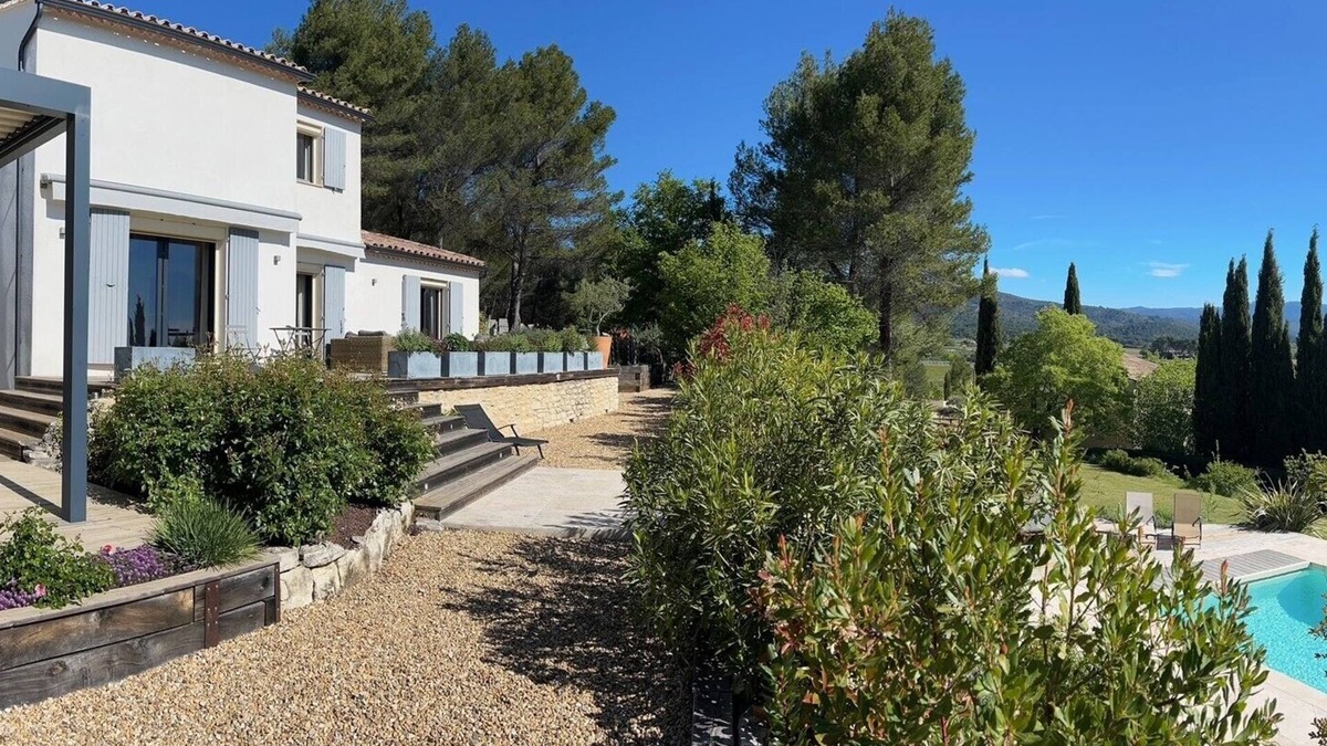 Lauris Villa | Comfortable villa in a quiet area, close to the village, shops and restaurants