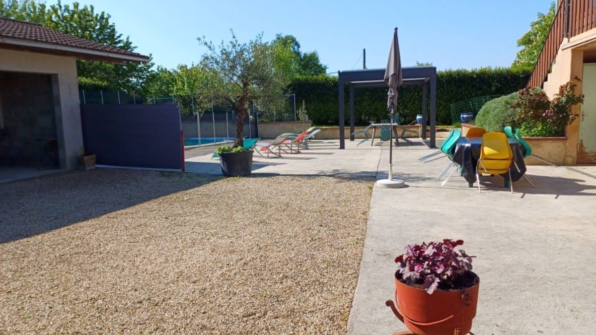 Foissiat Villa | Comfortable villa with pool in the countryside