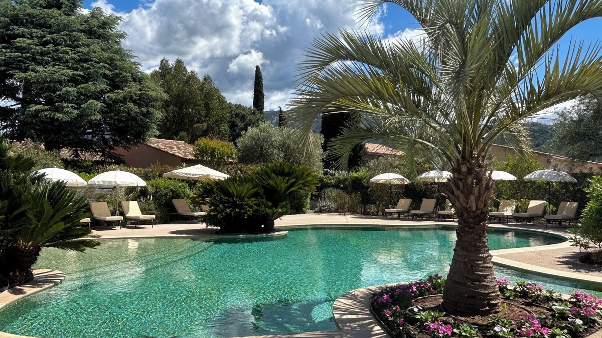 Carros Villa | Comfortable villa with private landscaped garden, swimming pool