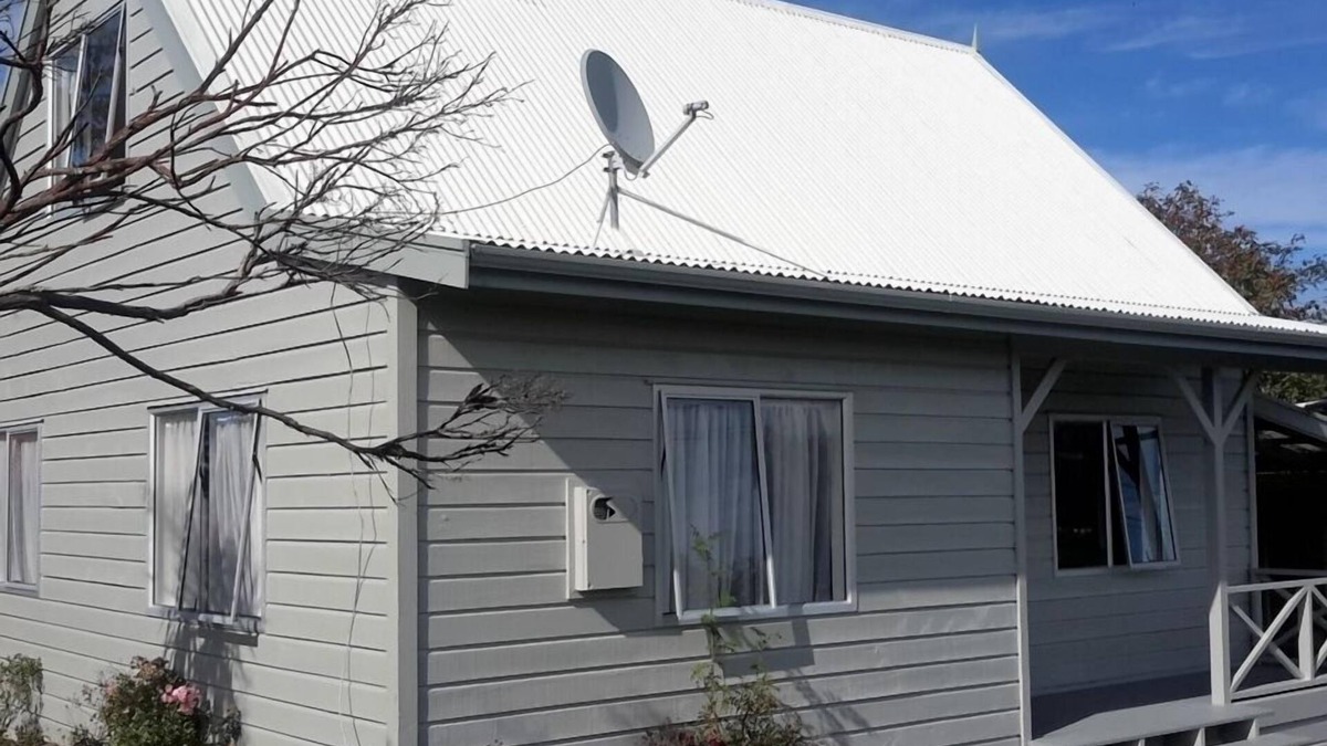 National Park Village House | COMFORTABLE WARM TWO STOREY HOME