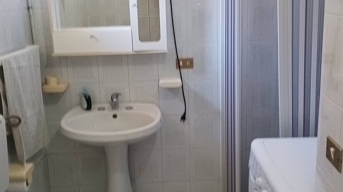 Rosarno Apartment | Comfortable white house in quiet and serviced area, pets allowed