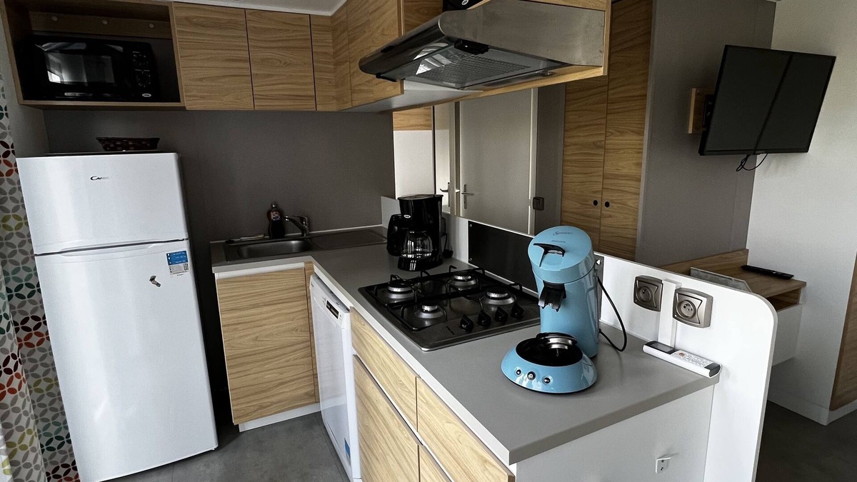Loray Cottage | Comfortable wooden cottage with master suite and heated pool