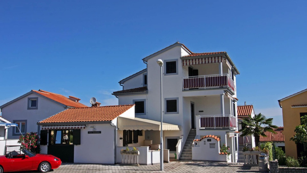 Brulo Apartment | Comfortably furnished apartment, 300 m to the beach