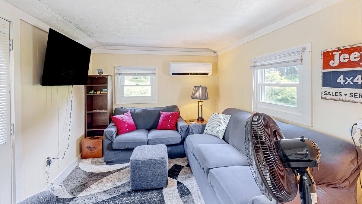 New Harbor Cottage | Comforting cottage with gas grill, patio, deck, firepit, firepit, & kitchenette
