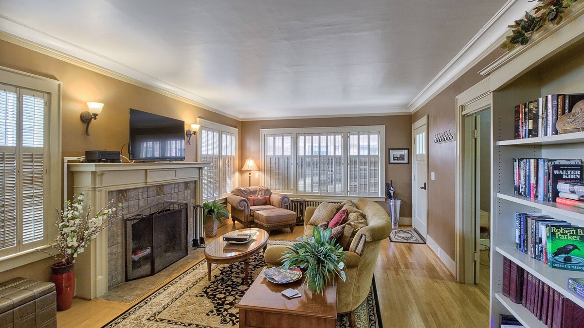Lower Queen Anne House | Comforts of home - Ideal location - Free parking