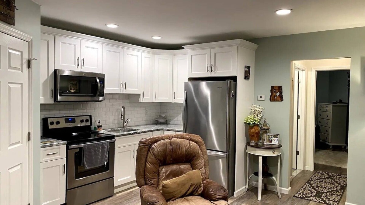 West Babylon Apartment | Comfy 1 bedroom apartment in great neighborhood with lots of space and big yard