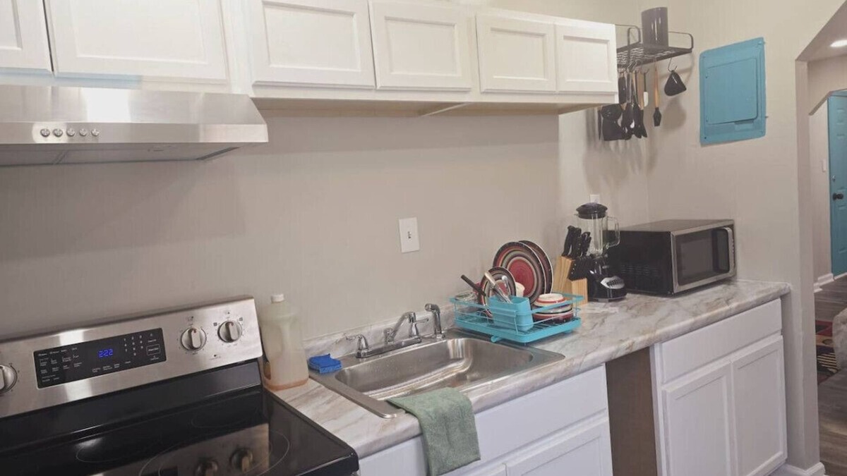 Roselawn Finance Apartment | Comfy 1BR Apt. in Pleasant Ridge