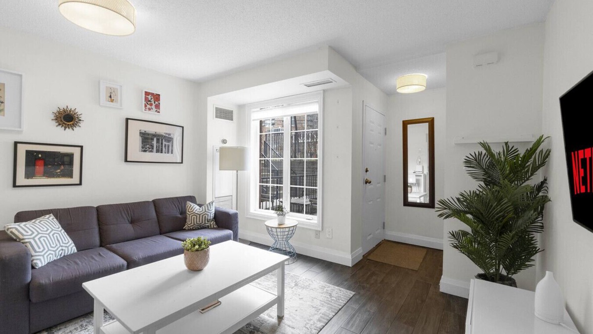 Niagara Hotel | Comfy 1BR - King West - Transit Access - Gym
