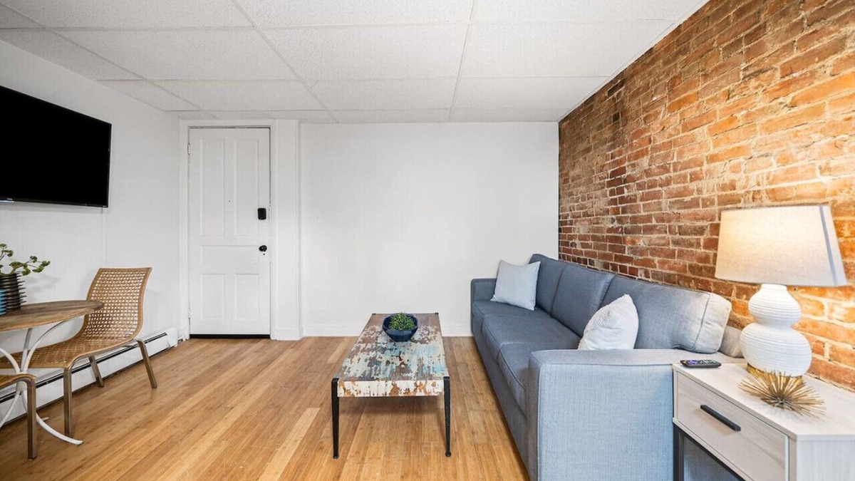 Mount Auburn Apartment | Comfy 1BR with Parking | Near UC, Zoo, Downtown