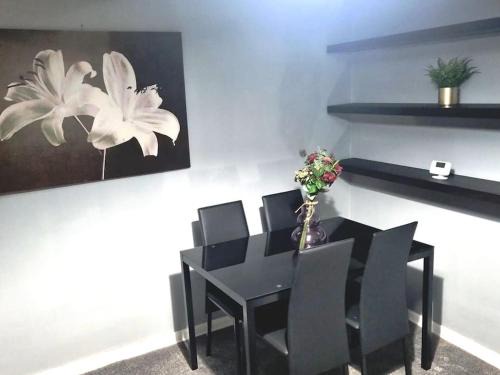 Heath Apartment | Comfy 1st floor flat, sleeps 4