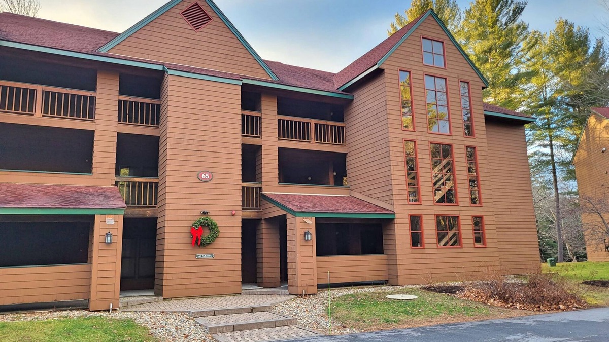 North Woodstock Condo | Comfy 1st floor, on river. pool/fitness center, pet-friendly. D0211 by LRS