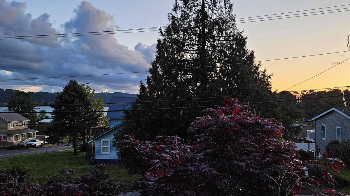 Cathlamet Apartment | Comfy 2-bedroom apartment in Charming Cathlamet