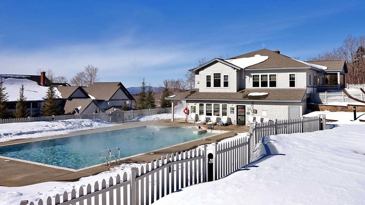 Jeffersonville Condo | Comfy 2BR Condo near Skiing and Hiking Trails