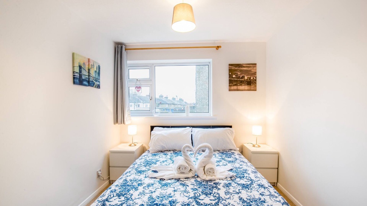 Bishop's Stortford Apartment | Comfy 2BR Flat with Wi-Fi in Bishop's Stortford