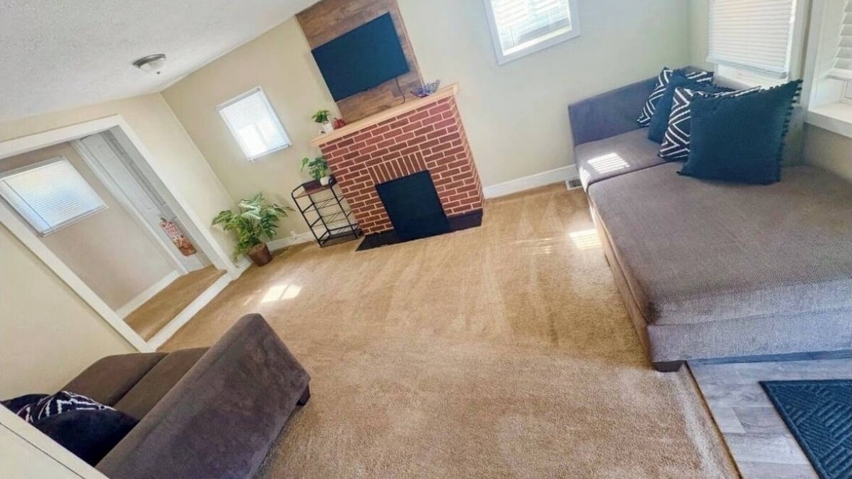 Akron House | Comfy 3 Bedroom Entire Home With Cozy Vibes