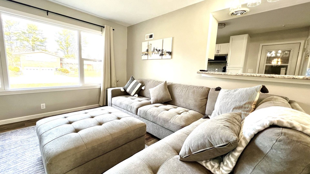 West Lafayette House | Comfy 3Bd House with Arcade, Ping Pong, Fire Pit, Walk to Purdue, Golf, Sports!