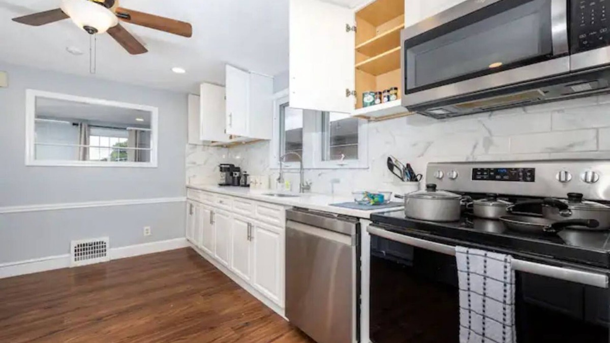 Bristol House | Comfy 4-Bedroom Home with King Bed-Free Parking