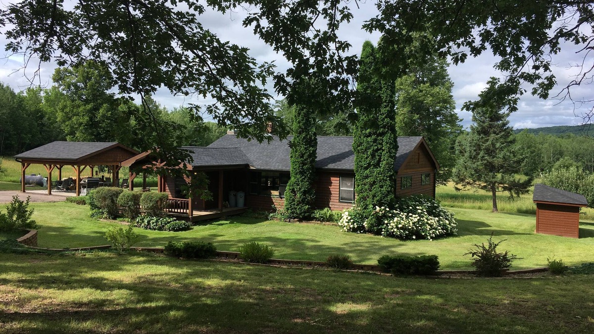 Bayfield House | Comfy 4 BR 2 bath home for outdoor getaway in Bayfield/Apostle islands area.