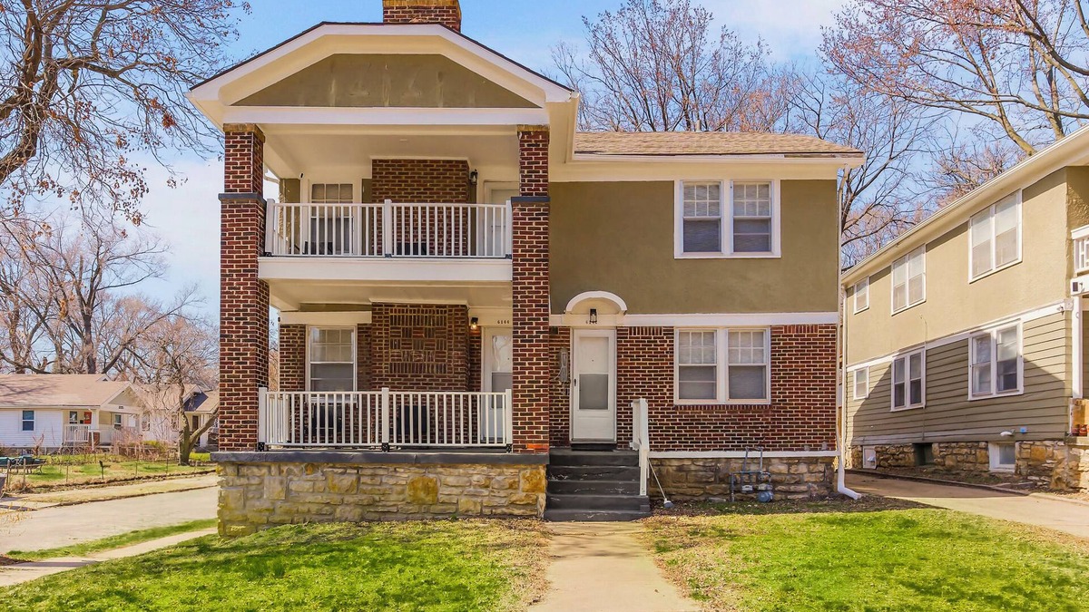 South Kansas City House | Comfy 4BR Near Hospitals, UMKC, Brookside, and Plaza