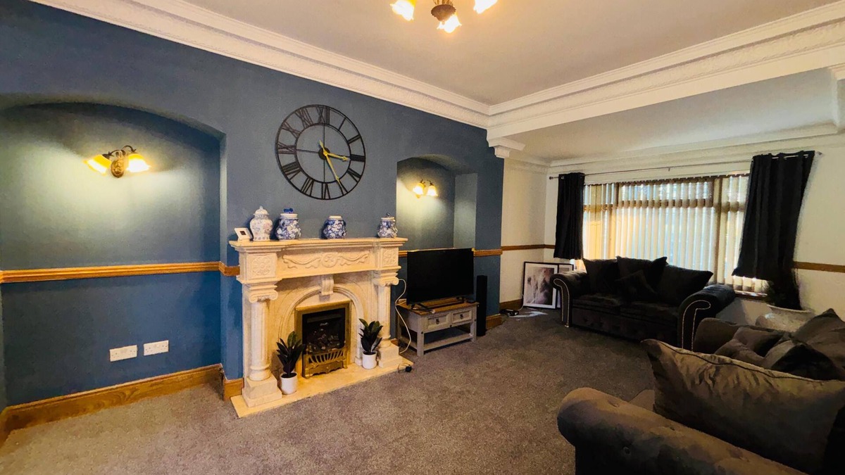Penderry House | Comfy 5-bedroom House in Swansea; great for families, friends, tourists, workers