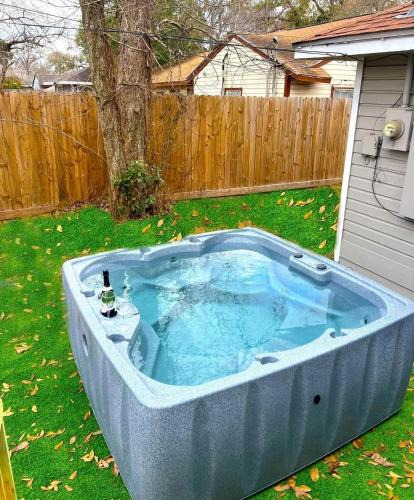 Foster Place House | Comfy 5BR Holiday Home with Hot Tub, 10min from NGR Stadium