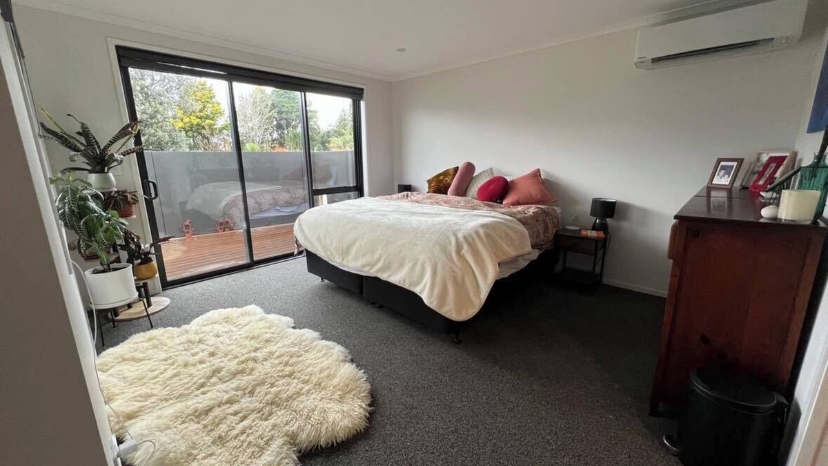 Waitara House | Comfy and Convenient Modern Waitara Home