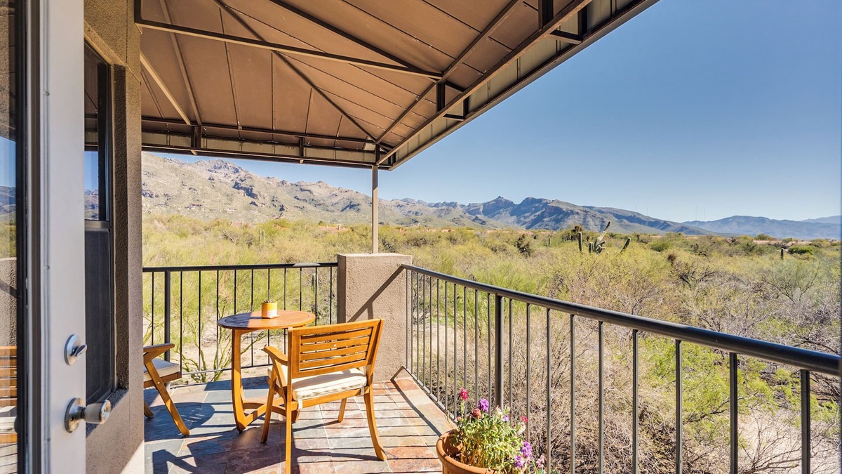 Tucson Condo | Comfy and Gorgeous Sonoran Mountain View Condo at The Greens
