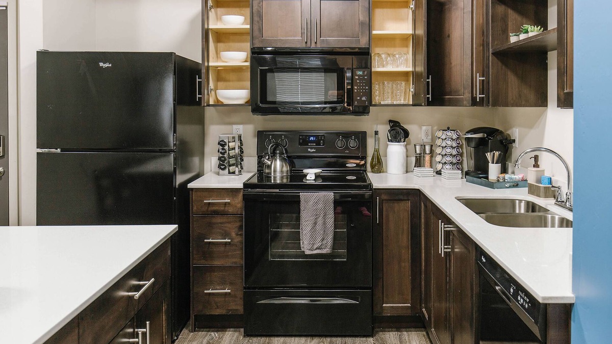 Hillcrest Apartment | ⭐ Comfy Apartment Near BYU | UVU ⭐ King beds ⭐ 4K HD TVs ⭐Fast WI-Fi