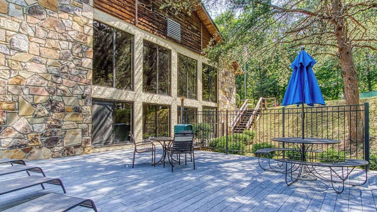 Pigeon Forge House | Comfy Autumn Escape near Dollywood | Pool + Grill