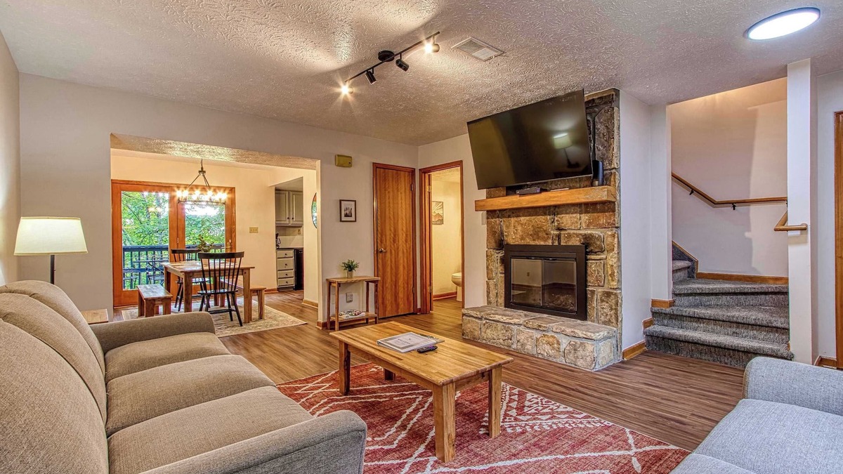 Pigeon Forge House | Comfy Autumn Escape near Dollywood | Pool + Grill