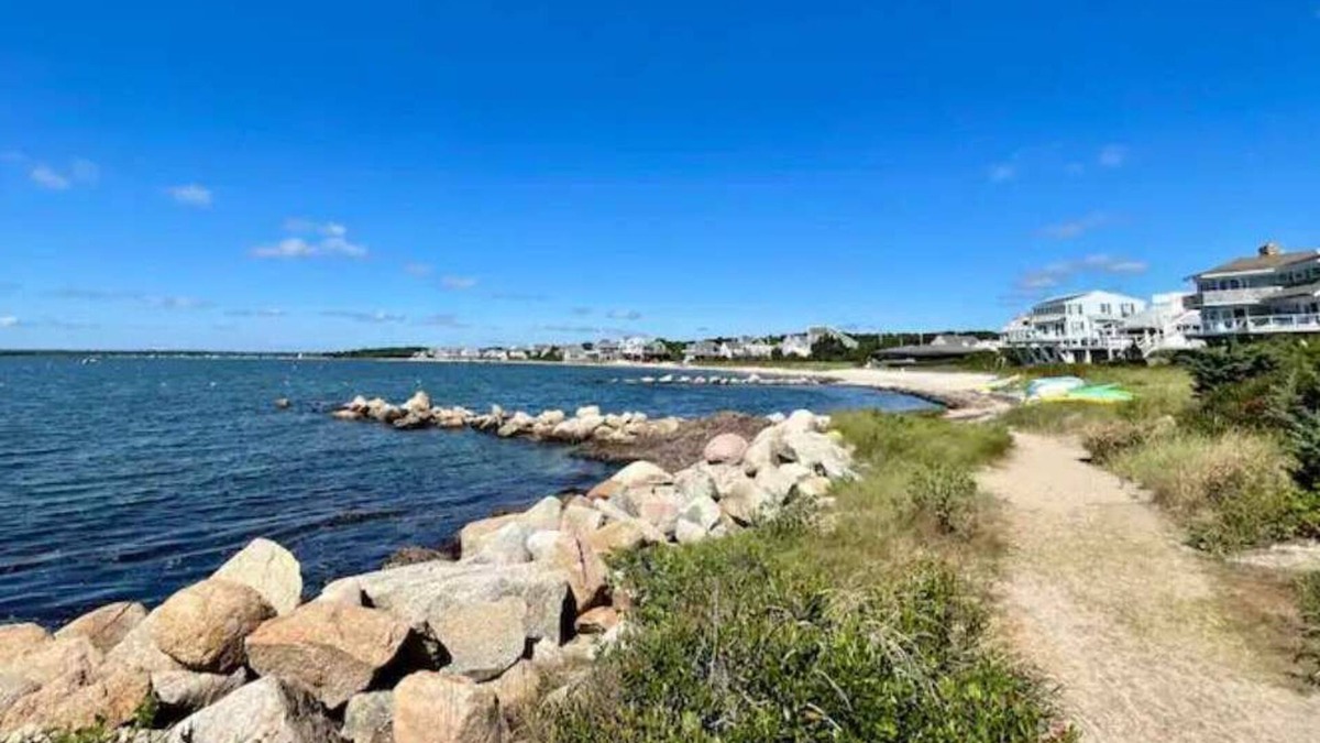 Mattapoisett Center House | Comfy beach house in Mattapoisett