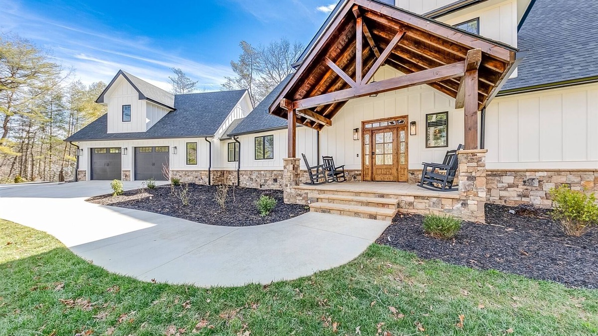 Helen House | Comfy Bear Mountain Lodge– Spacious Family-Friendly Cabin
