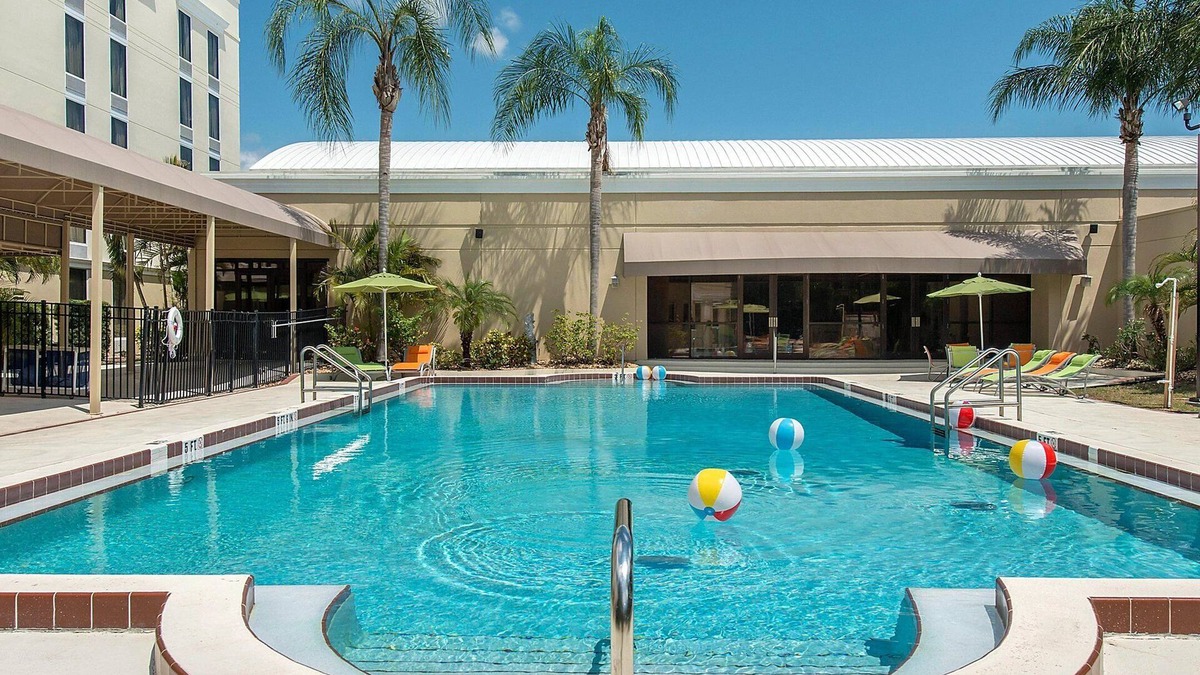 Tropic Hotel | Comfy Bedroom Near Brevard Zoo | Pool | Free Parking | 4 units w/I-95 Access